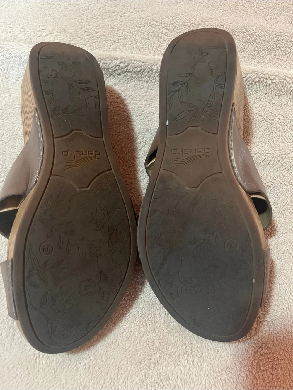 Women's Taupe Slide Sandal Wedge with Cross-Strap 39